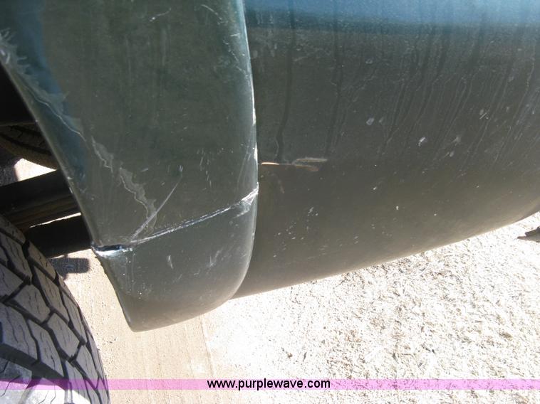 image for item J2942 2004 Chevrolet Silverado 2500HD LT Crew Cab pickup truck