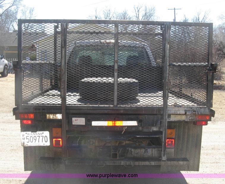 image for item J2943 2006 Chevrolet Silverado 2500HD flatbed pickup truck
