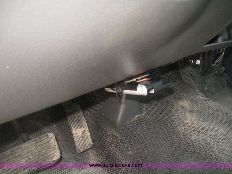 image for item J2943 2006 Chevrolet Silverado 2500HD flatbed pickup truck