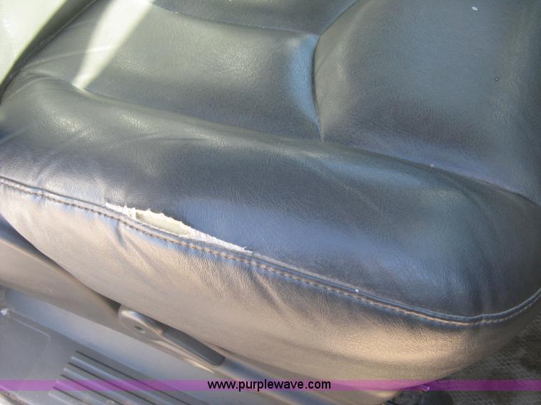 image for item J2943 2006 Chevrolet Silverado 2500HD flatbed pickup truck