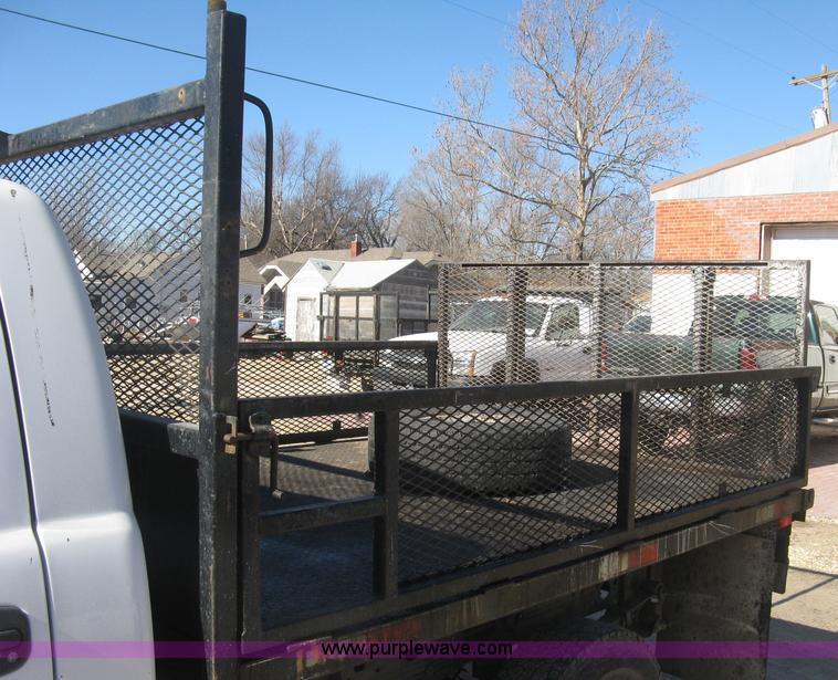 image for item J2943 2006 Chevrolet Silverado 2500HD flatbed pickup truck