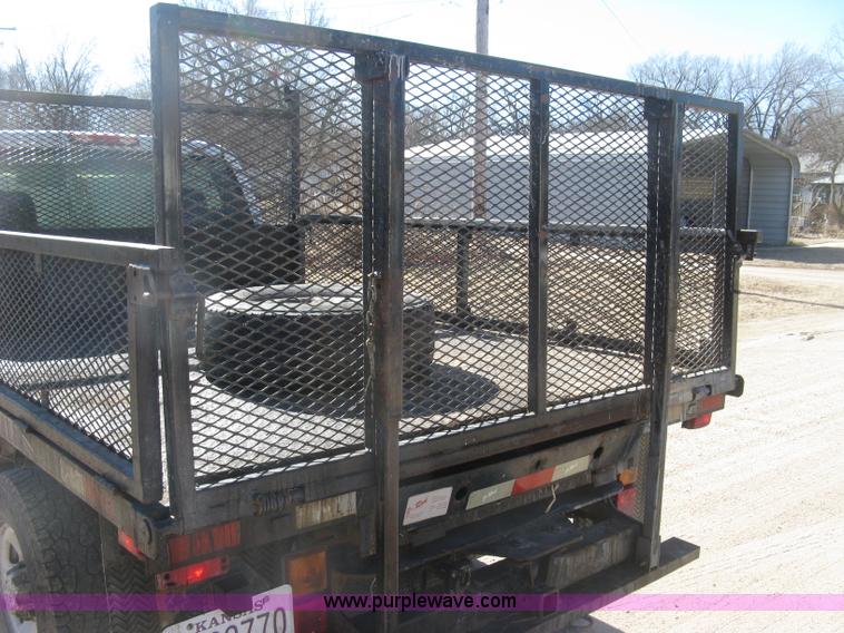 image for item J2943 2006 Chevrolet Silverado 2500HD flatbed pickup truck