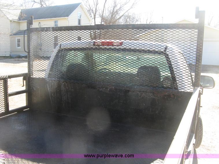 image for item J2943 2006 Chevrolet Silverado 2500HD flatbed pickup truck