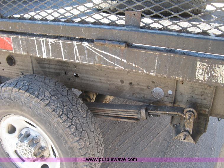 image for item J2943 2006 Chevrolet Silverado 2500HD flatbed pickup truck