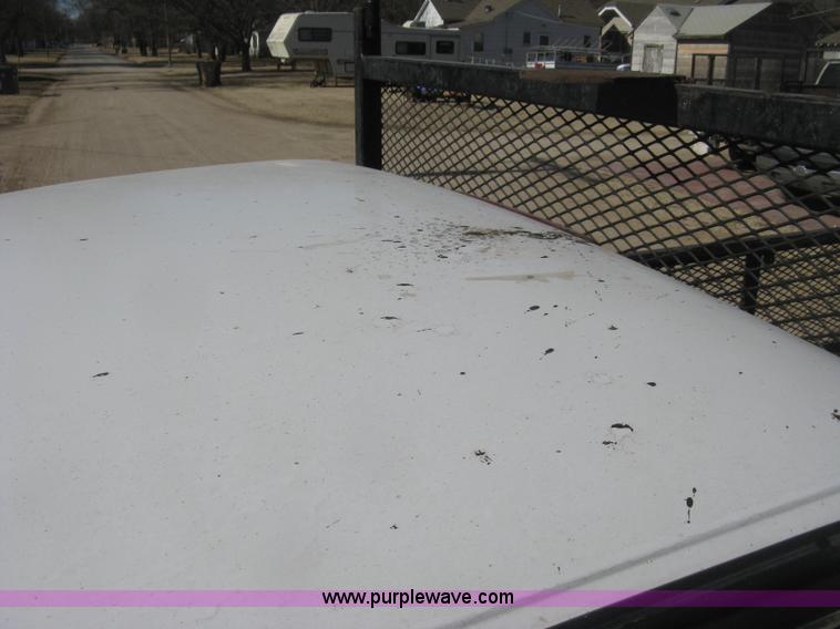 image for item J2943 2006 Chevrolet Silverado 2500HD flatbed pickup truck