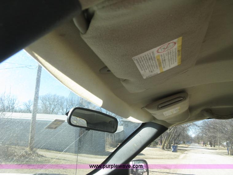 image for item J2943 2006 Chevrolet Silverado 2500HD flatbed pickup truck