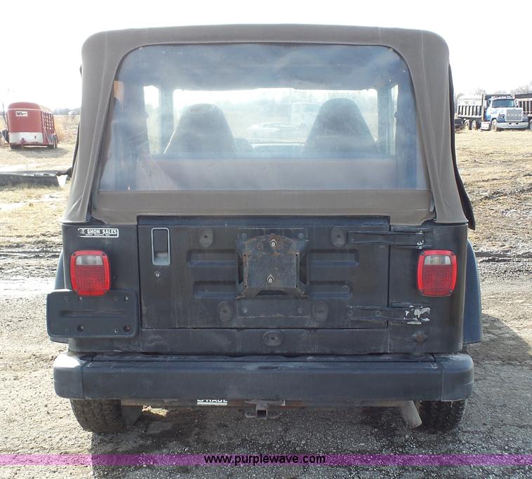 image for item J4516 1999 Jeep Wrangler Sahara SUV