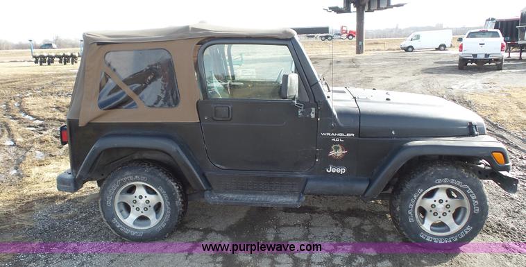 image for item J4516 1999 Jeep Wrangler Sahara SUV