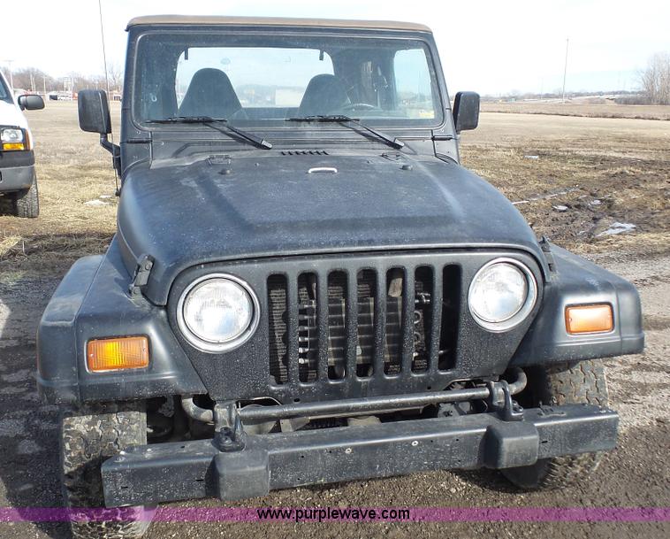 image for item J4516 1999 Jeep Wrangler Sahara SUV