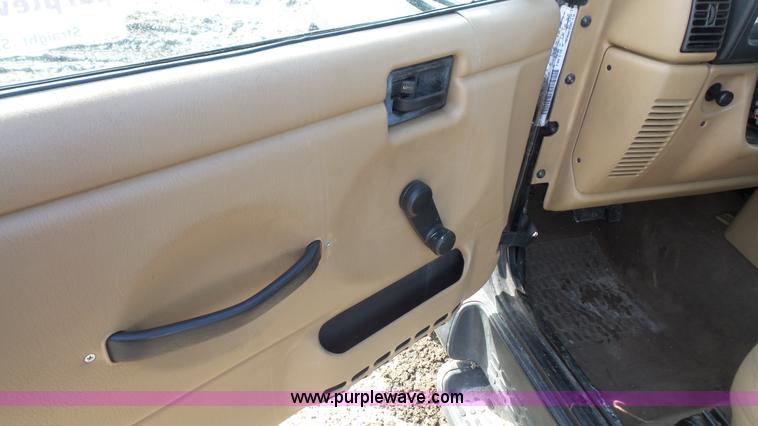 image for item J4516 1999 Jeep Wrangler Sahara SUV