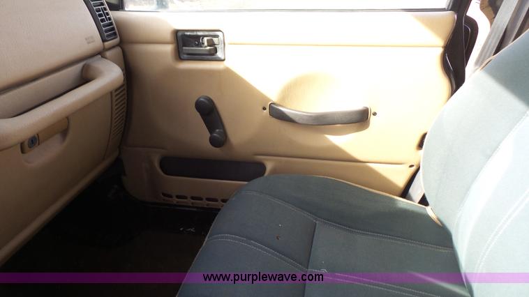 image for item J4516 1999 Jeep Wrangler Sahara SUV