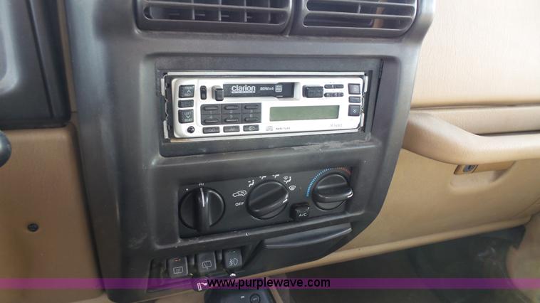 image for item J4516 1999 Jeep Wrangler Sahara SUV