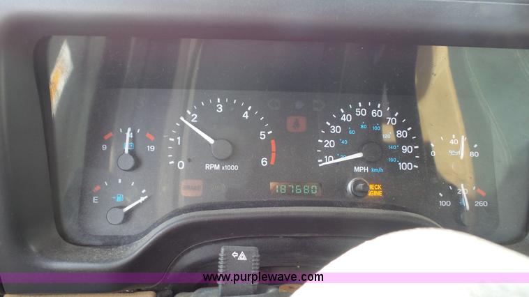 image for item J4516 1999 Jeep Wrangler Sahara SUV