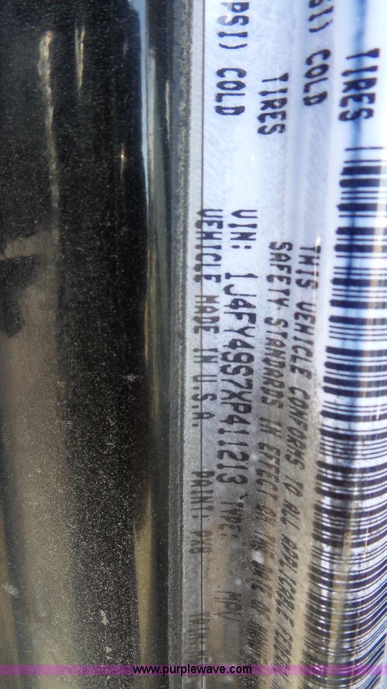 image for item J4516 1999 Jeep Wrangler Sahara SUV