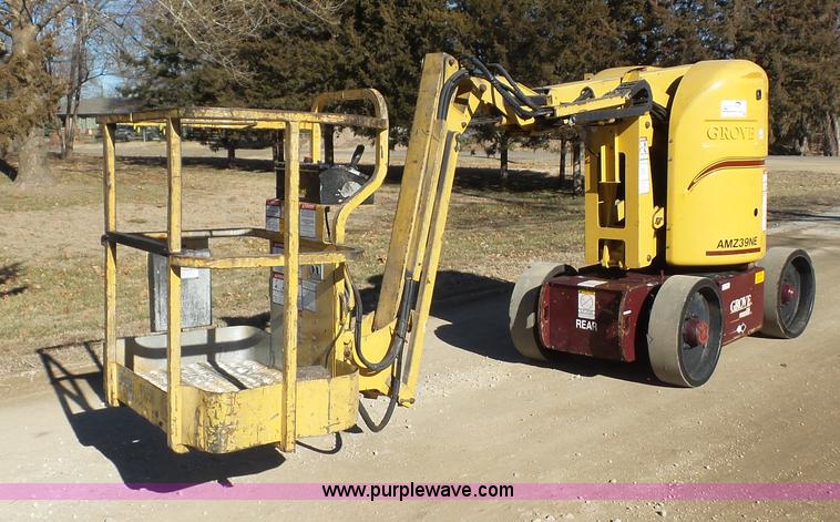 image for item J4653 1998 Grove AM239NE boom lift