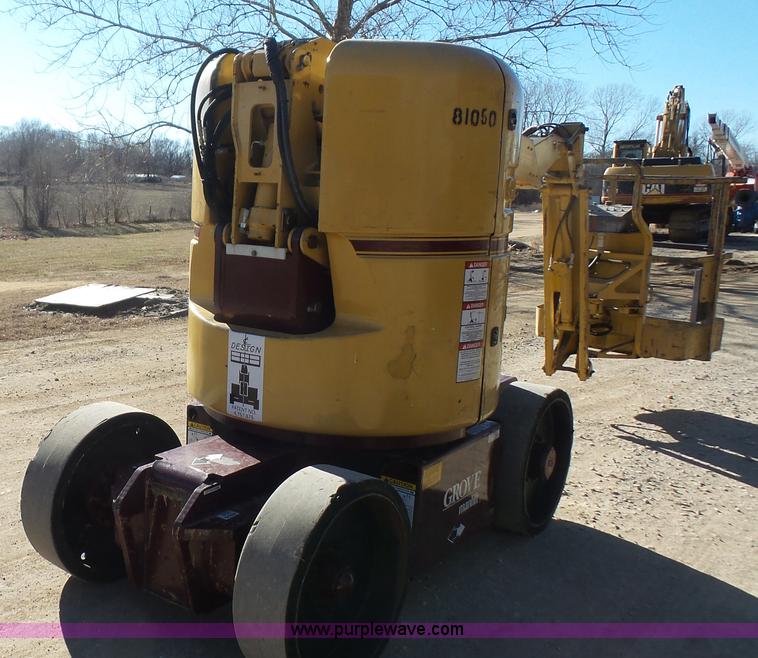 image for item J4653 1998 Grove AM239NE boom lift