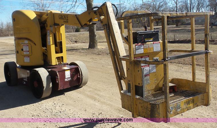 image for item J4653 1998 Grove AM239NE boom lift