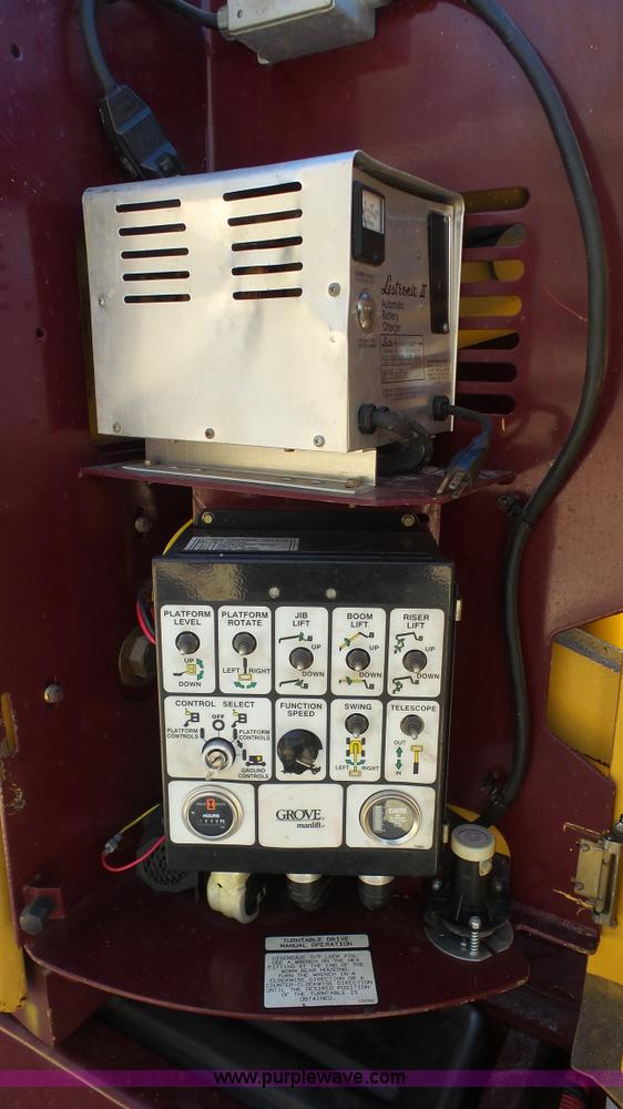 image for item J4653 1998 Grove AM239NE boom lift