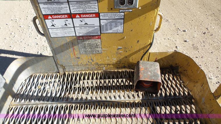 image for item J4653 1998 Grove AM239NE boom lift