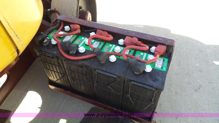 image for item J4653 1998 Grove AM239NE boom lift