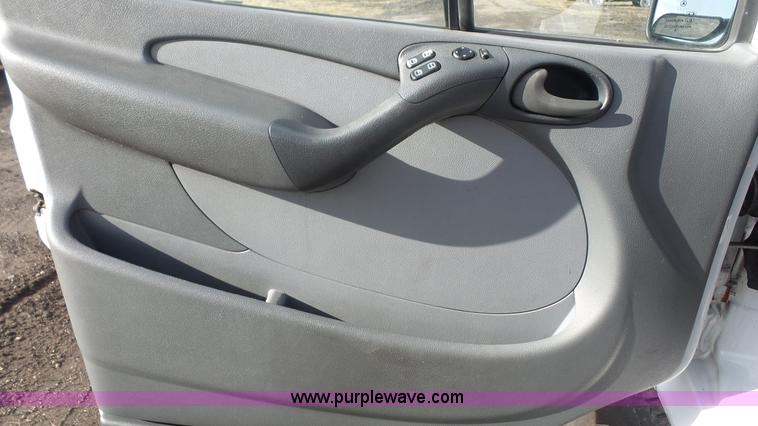 image for item J4656 2002 Freightliner Sprinter van