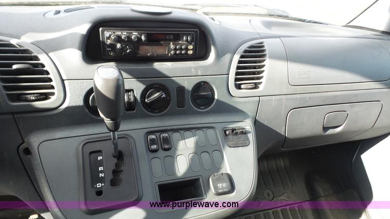 image for item J4656 2002 Freightliner Sprinter van