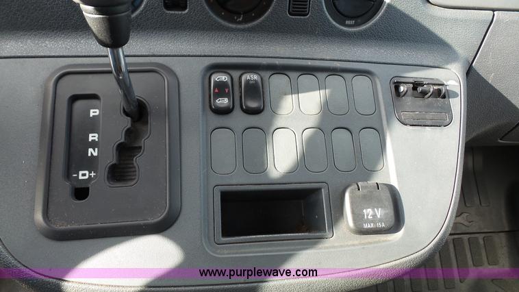 image for item J4656 2002 Freightliner Sprinter van