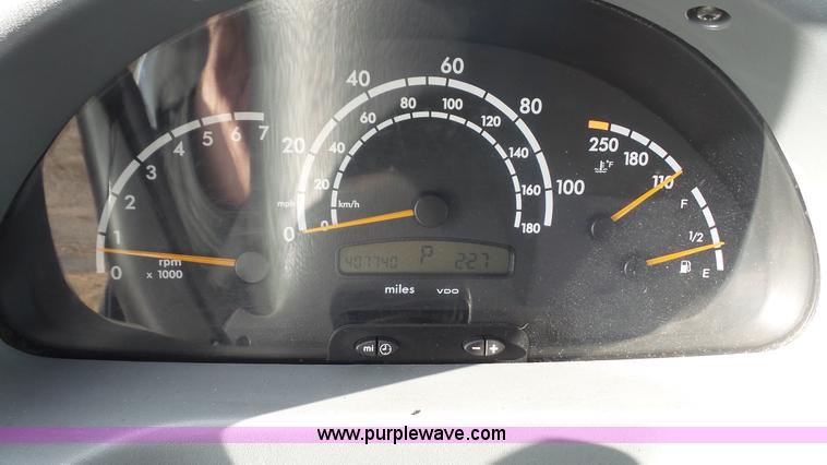 image for item J4656 2002 Freightliner Sprinter van