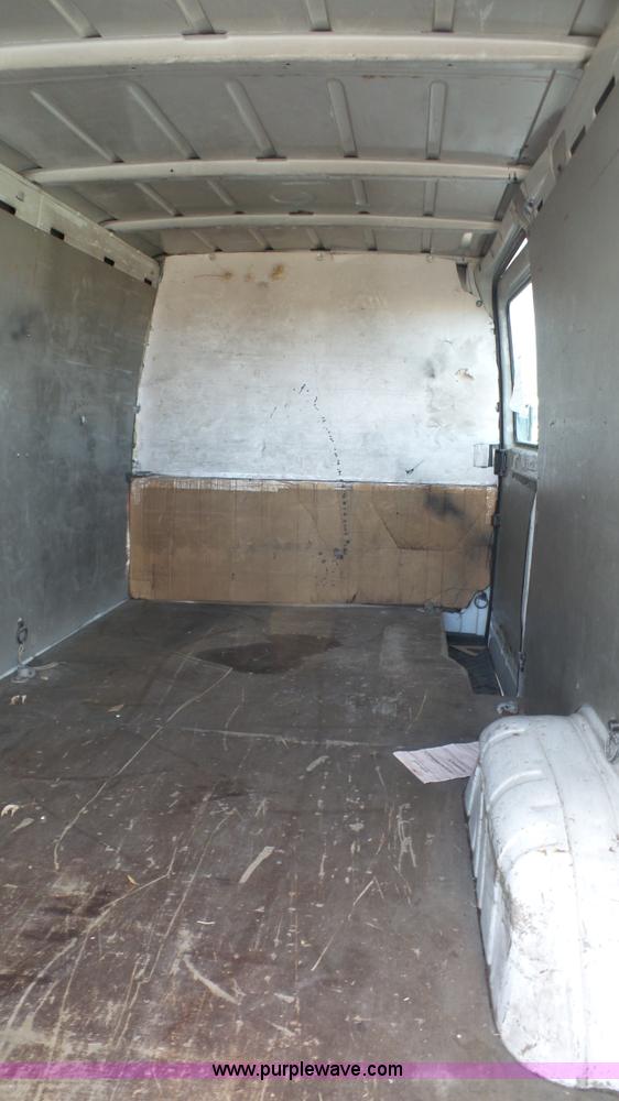 image for item J4656 2002 Freightliner Sprinter van