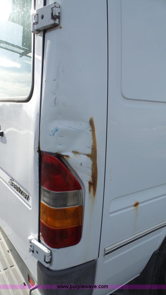 image for item J4656 2002 Freightliner Sprinter van