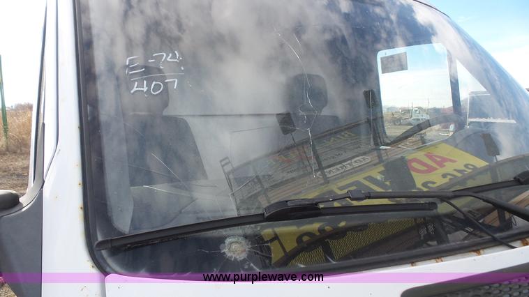 image for item J4656 2002 Freightliner Sprinter van