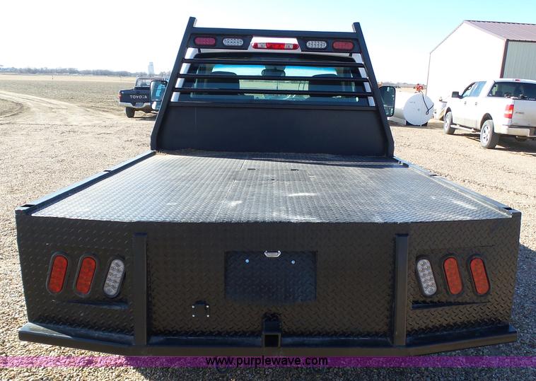 image for item J6826 2007 Chevrolet Silverado 3500HD flatbed pickup truck