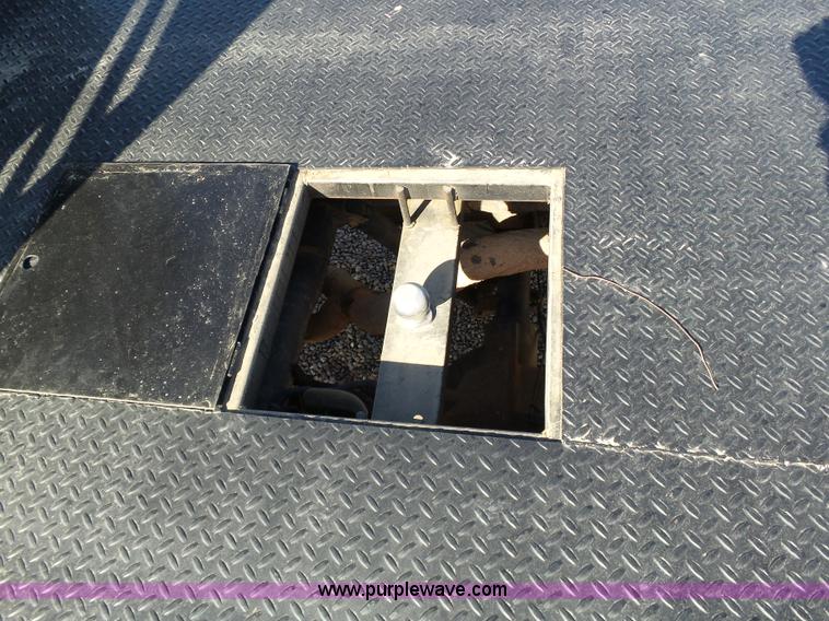 image for item J6826 2007 Chevrolet Silverado 3500HD flatbed pickup truck