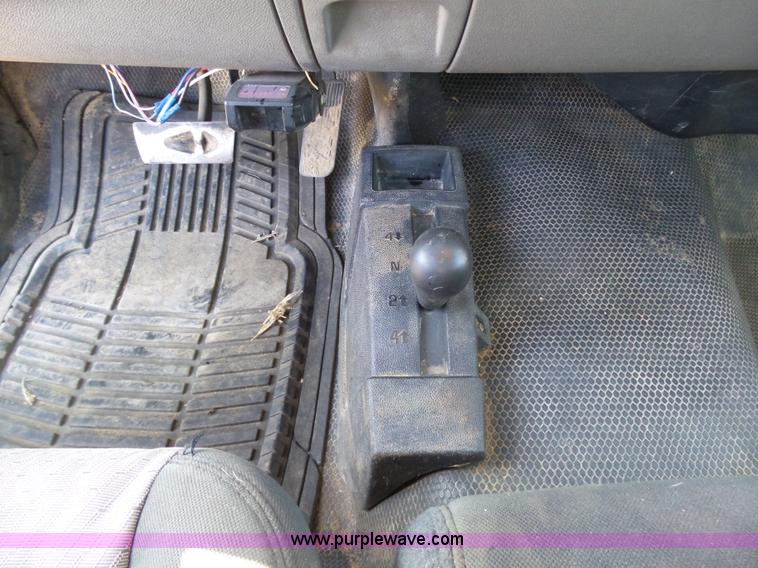 image for item J6826 2007 Chevrolet Silverado 3500HD flatbed pickup truck