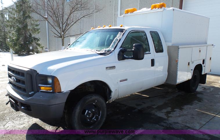image for item J7374 2005 Ford F350 Super Duty SuperCab utility truck