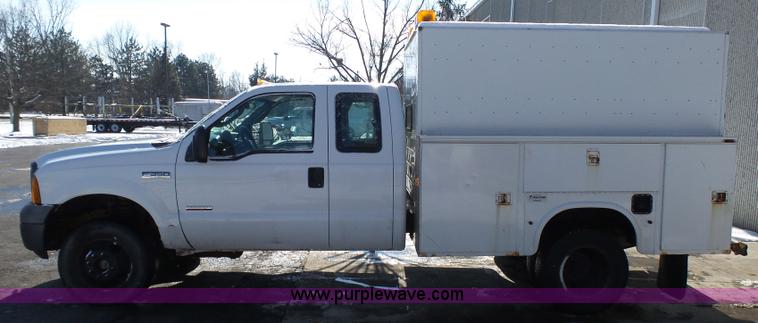 image for item J7374 2005 Ford F350 Super Duty SuperCab utility truck