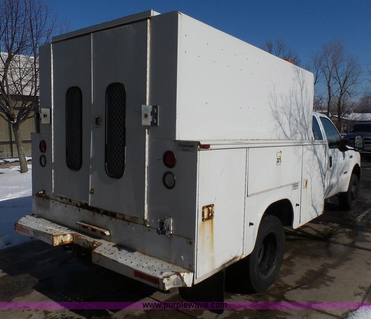 image for item J7374 2005 Ford F350 Super Duty SuperCab utility truck