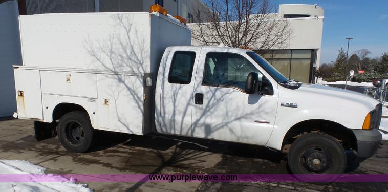 image for item J7374 2005 Ford F350 Super Duty SuperCab utility truck
