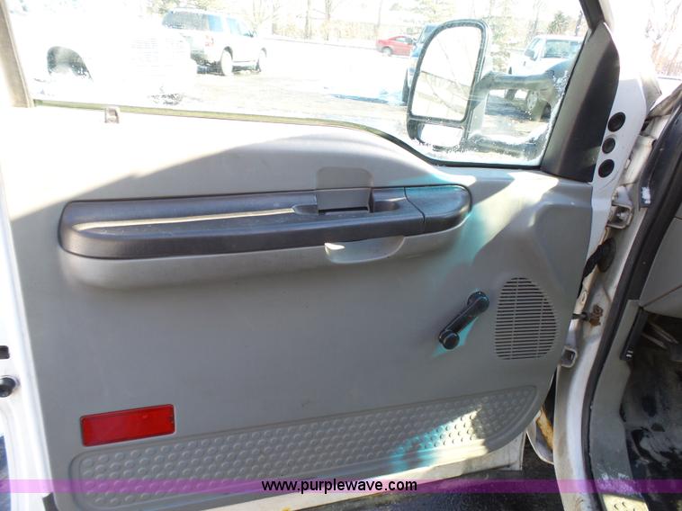 image for item J7374 2005 Ford F350 Super Duty SuperCab utility truck