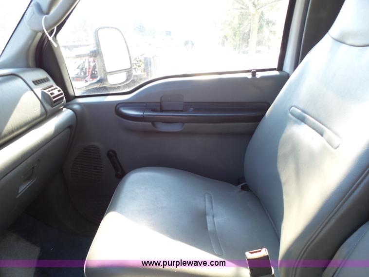 image for item J7374 2005 Ford F350 Super Duty SuperCab utility truck