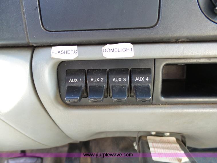 image for item J7374 2005 Ford F350 Super Duty SuperCab utility truck