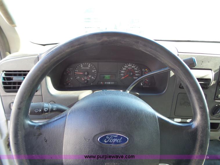 image for item J7374 2005 Ford F350 Super Duty SuperCab utility truck