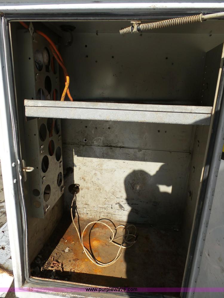 image for item J7374 2005 Ford F350 Super Duty SuperCab utility truck