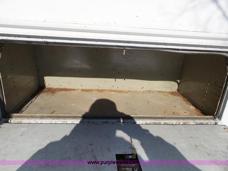 image for item J7374 2005 Ford F350 Super Duty SuperCab utility truck