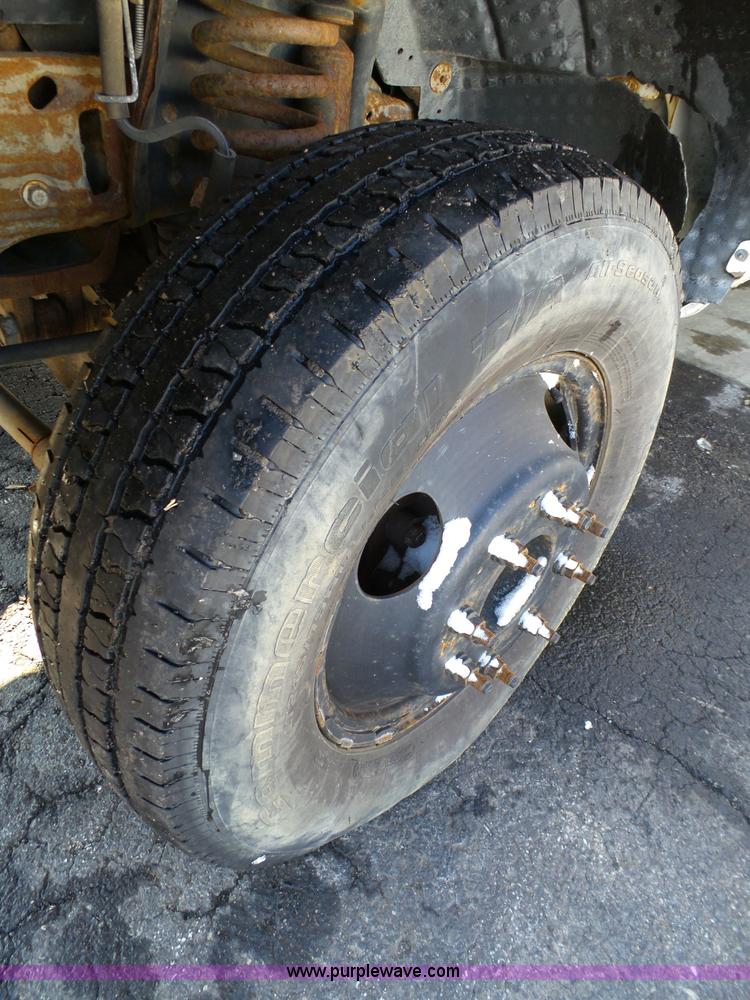 image for item J7374 2005 Ford F350 Super Duty SuperCab utility truck