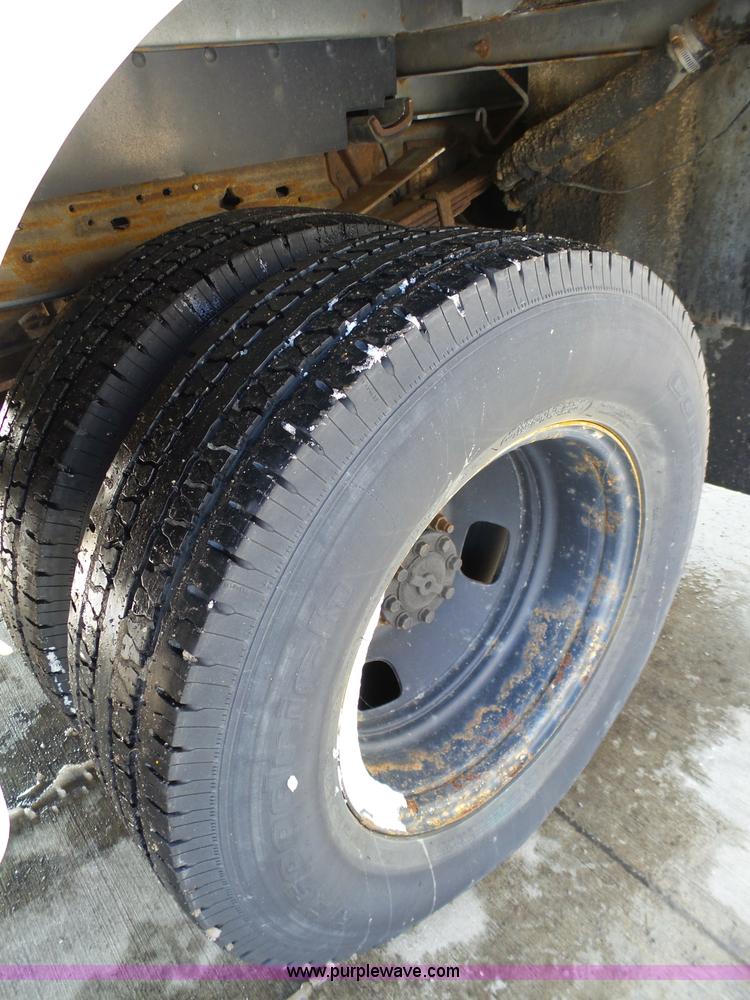 image for item J7374 2005 Ford F350 Super Duty SuperCab utility truck