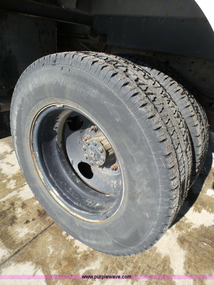 image for item J7374 2005 Ford F350 Super Duty SuperCab utility truck