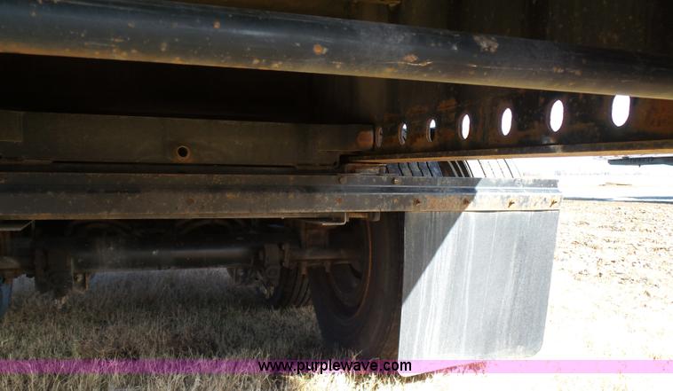 image for item J7619 2009 Utility FS2CHA flatbed trailer