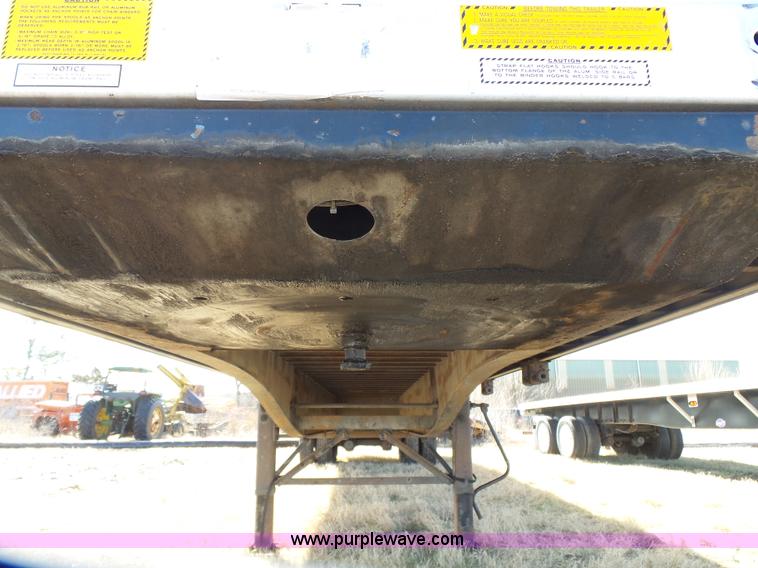 image for item J7619 2009 Utility FS2CHA flatbed trailer