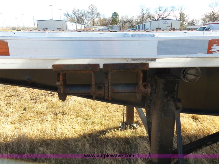 image for item J7619 2009 Utility FS2CHA flatbed trailer